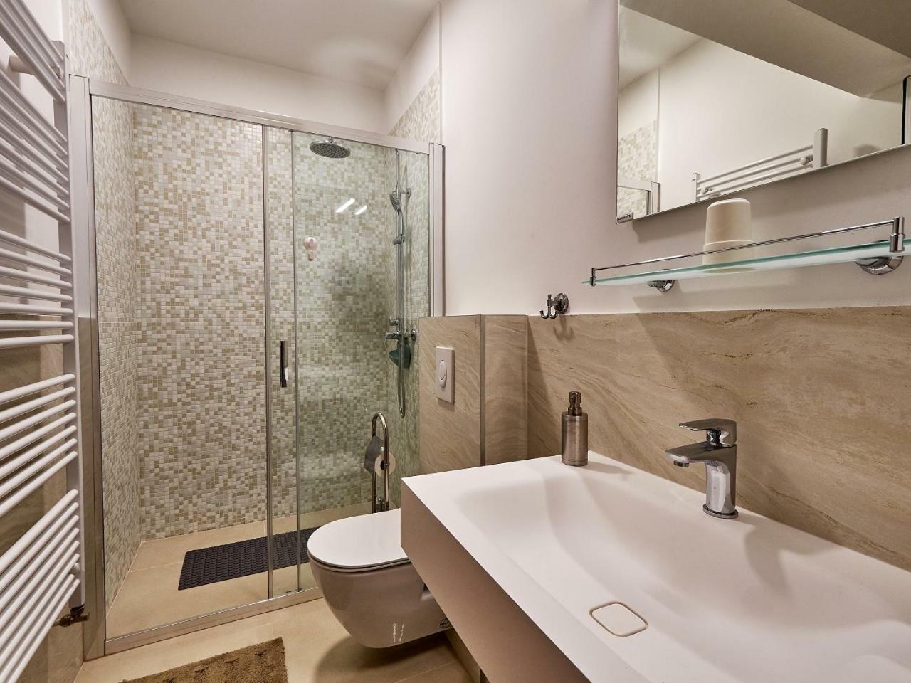 Eva Rooms & Studio Apartment Karlovac Exteriör bild