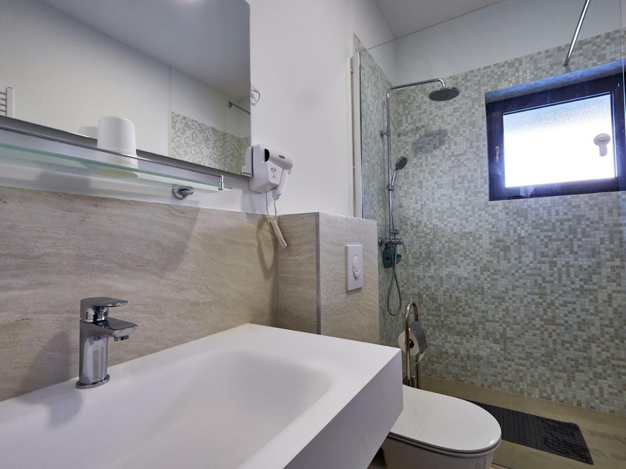 Eva Rooms & Studio Apartment Karlovac Exteriör bild