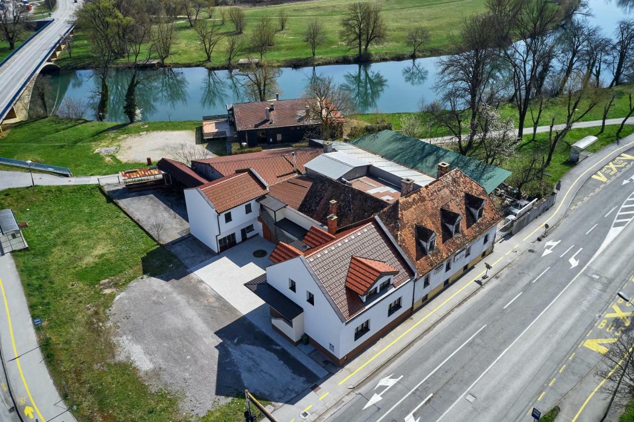 Eva Rooms & Studio Apartment Karlovac Exteriör bild
