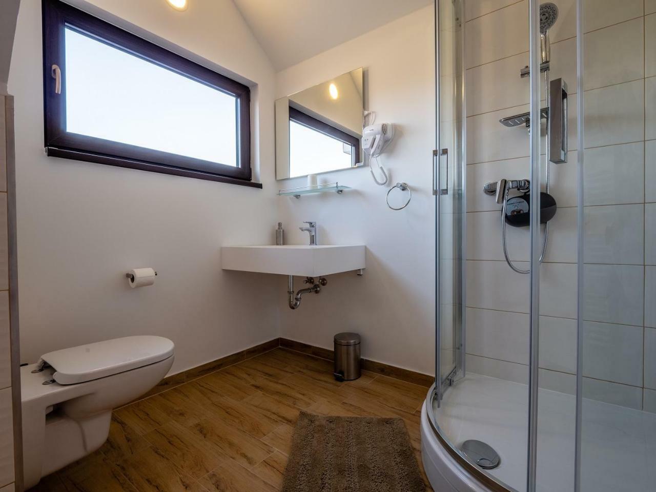 Eva Rooms & Studio Apartment Karlovac Exteriör bild