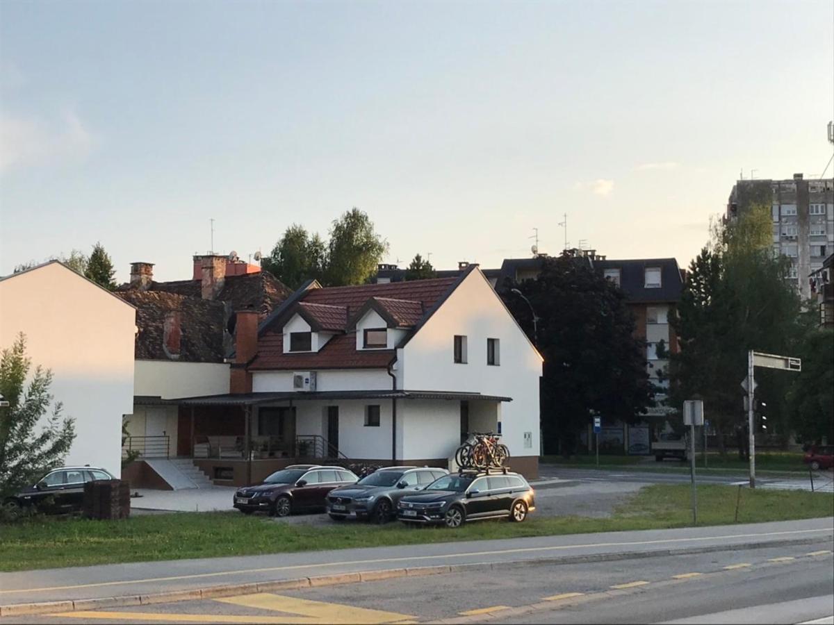 Eva Rooms & Studio Apartment Karlovac Exteriör bild