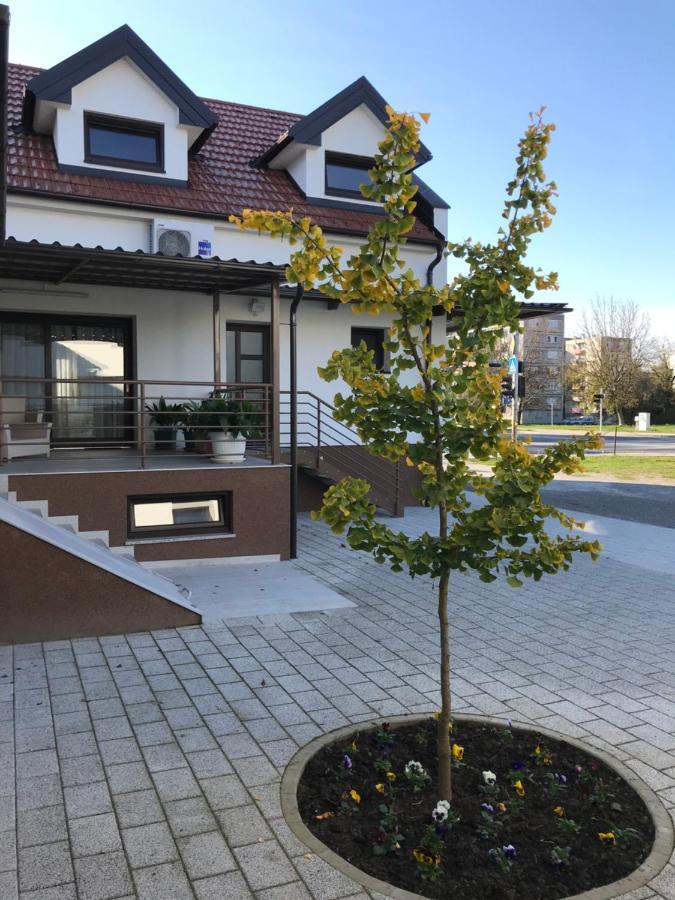 Eva Rooms & Studio Apartment Karlovac Exteriör bild